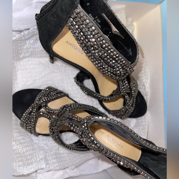 Black heels - Picture 4 of 9